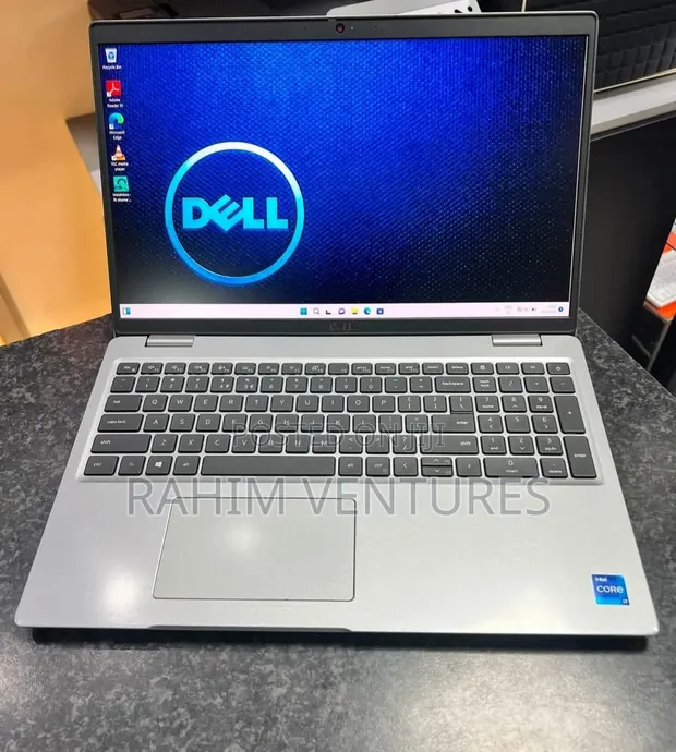 Dell Latitude 5520 Laptop (11th Gen i7, 16GB RAM, 256GB SSD) - 1