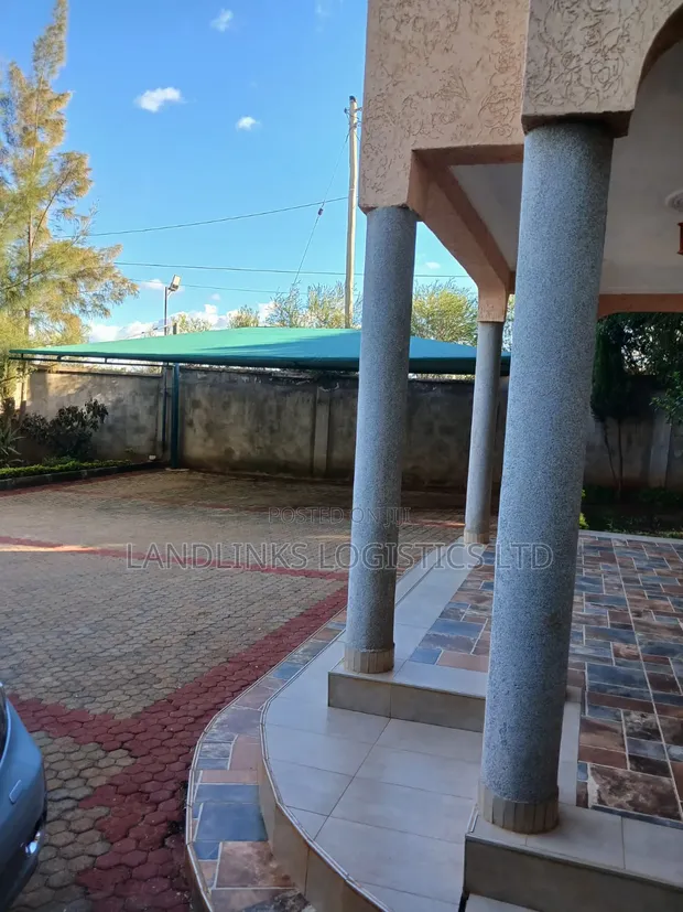 4 Bedroom House for Sale in Kyuna - 1