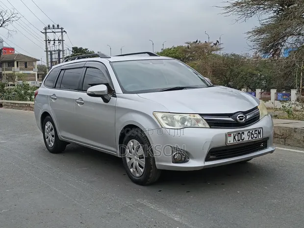 Toyota Corolla Fielder 2012 Silver - 1
