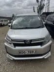 Toyota Voxy V 2WD 8-Seater 2015 Silver - 2
