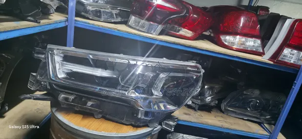 Toyota Hilux Revo Xenon Headlight 2018 - 1