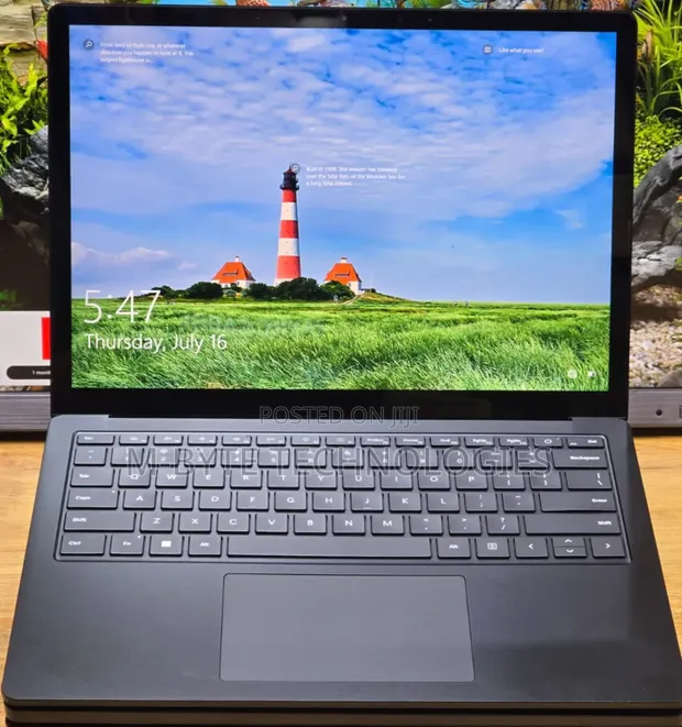 Microsoft Surface Book 13" Intel Core i7 16GB RAM 256GB SSD - 1