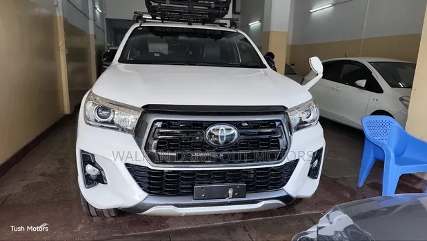 Toyota Hilux 2019 White - 1
