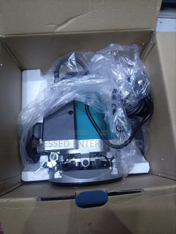 Makita 12mm Electric Router - 1