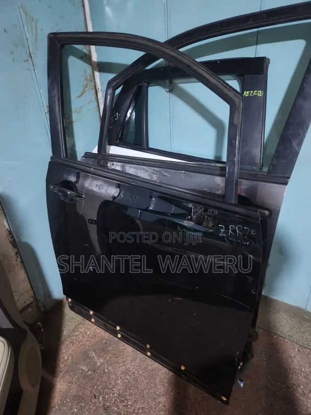 Toyota Voxy/Noah Front Right Door 2010 - 1