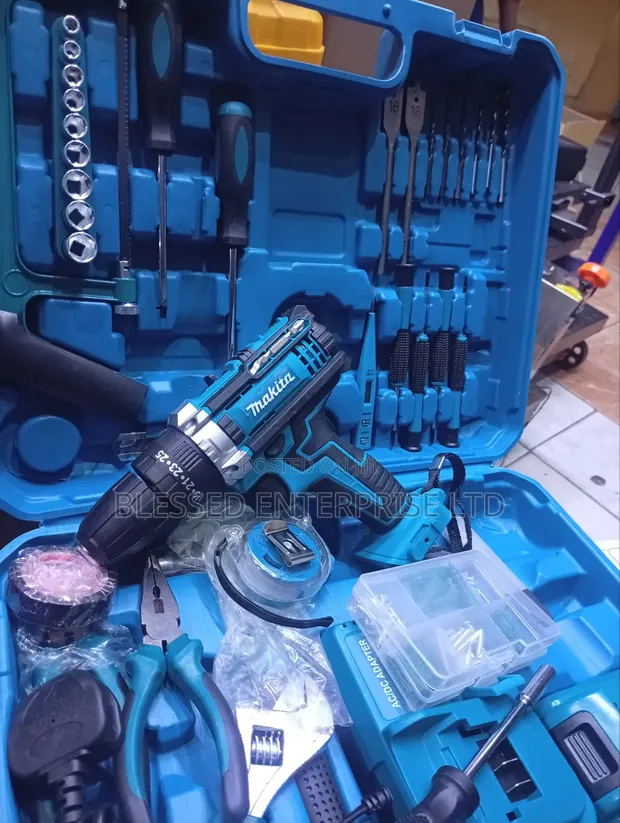 Makita 117-Piece Cordless Drill Set - 1