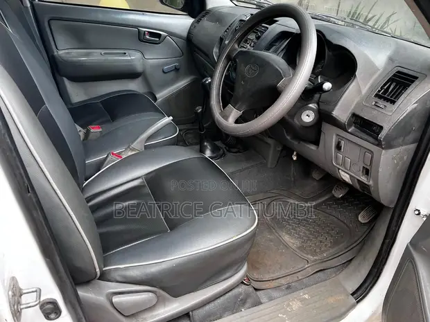 Toyota Hilux 2010 Double Cab - 1