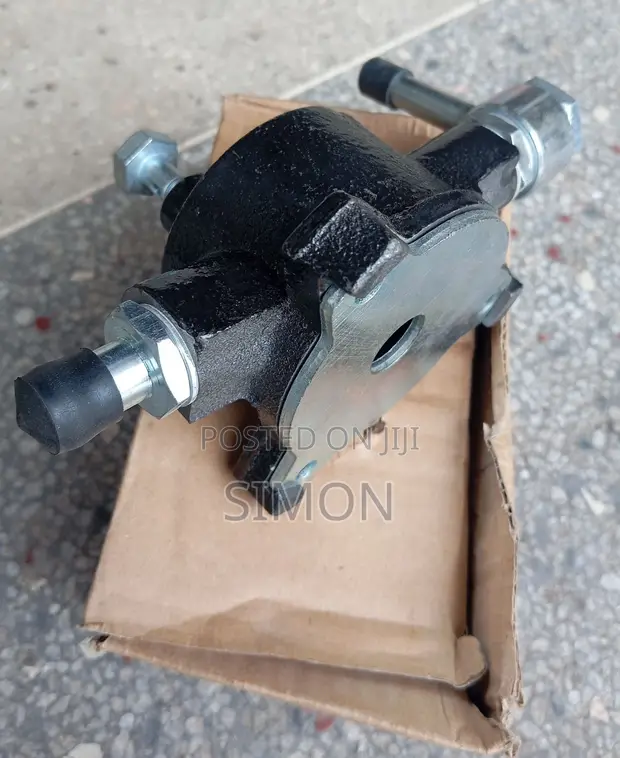 New Nissan Caravan TD27 Vacuum Pump - 1