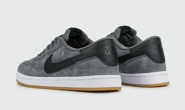 Nike SB Classic Sneakers - 1
