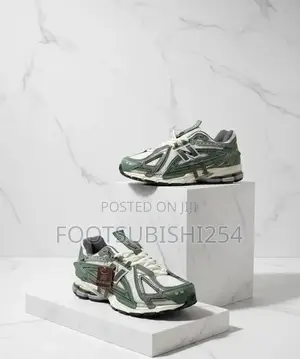 New Balance 1906 Sneakers
