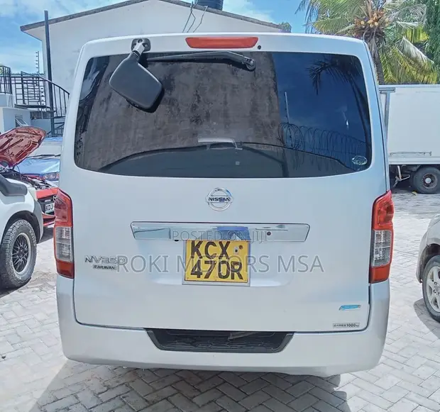 Nissan Caravan (Urvan) 2013 Silver - 1