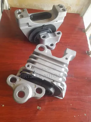 Jeep Cherokee KL 2014-2018 Left Engine Mount