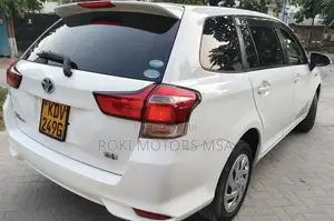 Toyota Corolla Fielder Hybrid 2018