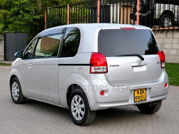 Toyota Porte 2015 Silver - 1
