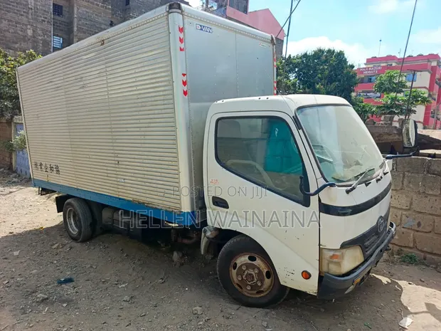 Toyota Dyna 2008 Nyeupe - 1