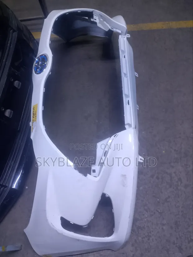 Toyota Yaris Front Bumper (Used) - 1