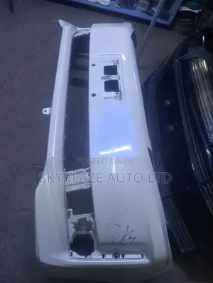 Toyota Voxy Front Bumper (Used)