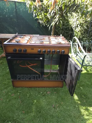 Von Hotpoint 6-Burner Gas Cooker with Oven