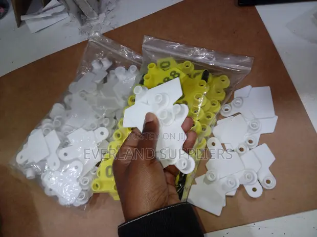 100 Pcs Numbered Ear Tags - Brand New - 1