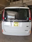 Toyota Esquire 2016 White - 2