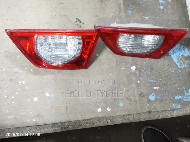 Toyota Mark X Boot Lights (Used) - 1