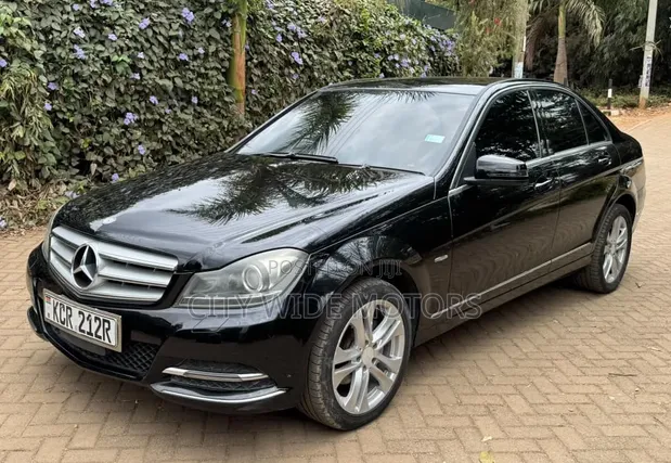 Mercedes-Benz C200 2011 Black - 1