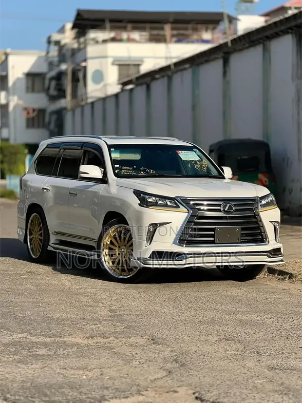 Lexus LX 570 (5 Seats) AWD 2019 White - 1