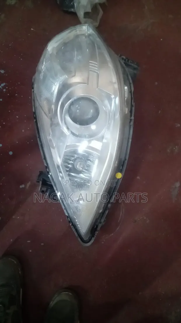 Nissan Tiida 2008 Xenon Headlight - 1