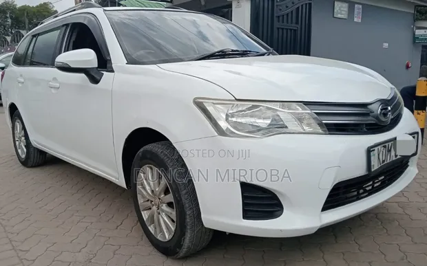 Toyota Corolla Fielder 2016 White - 1