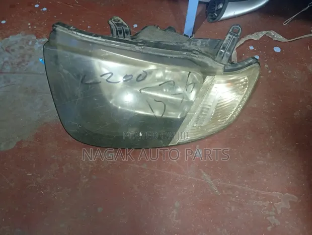 Mitsubishi L200 Headlight (Non-Xenon) - 1