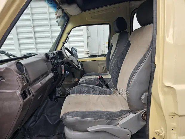 Toyota Land Cruiser 2001 Gold - 1