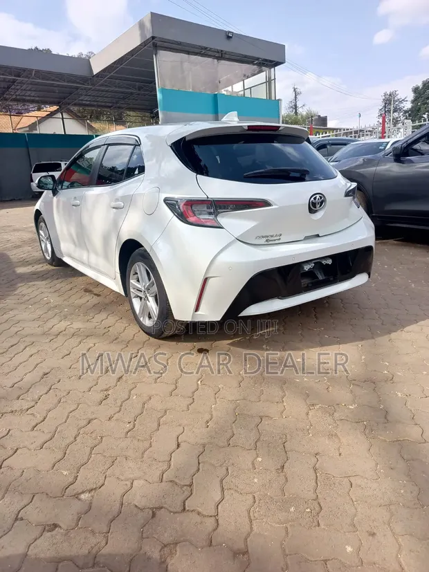 Toyota Corolla Touring 2019 White - 1