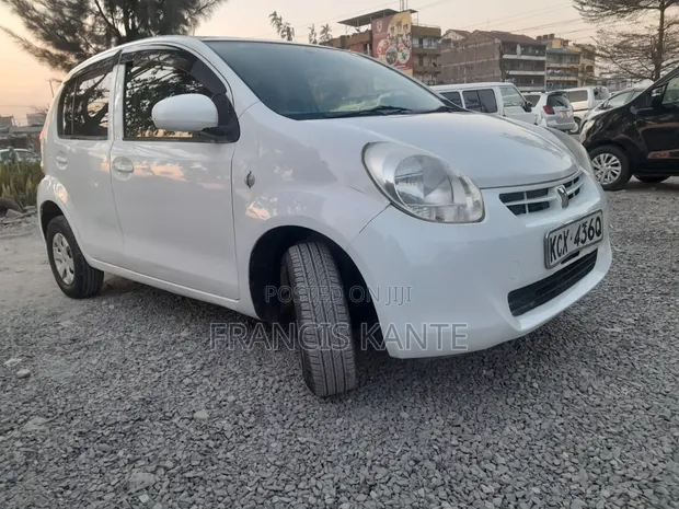 Toyota Passo 2012 - White - 1