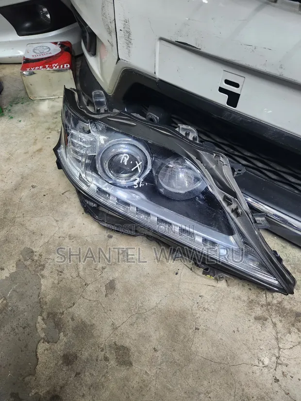Lexus Headlight 2013 - 1
