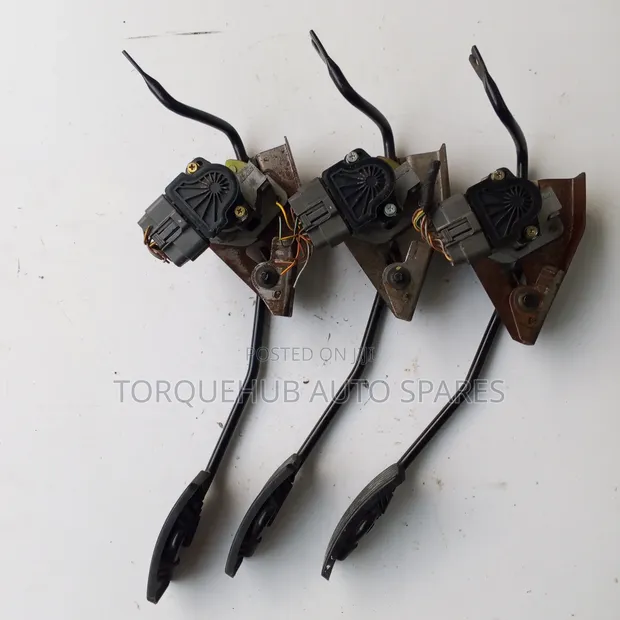 Mitsubishi Pajero IO Genuine Pedal Sensor - 1