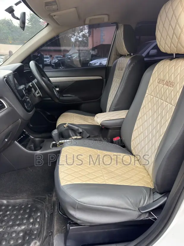 Mitsubishi Outlander 2012 White - 1
