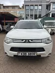 Mitsubishi Outlander 2012 White - 4