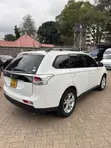 Mitsubishi Outlander 2012 White - 5