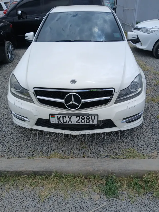 Mercedes-Benz C200 2012 White - 1