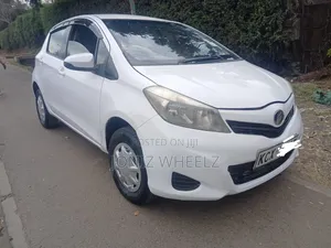 Toyota Vitz 1.0 FWD 5dr Hatchback 2013 White