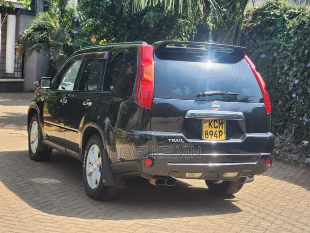 Nissan X-Trail 2010 Black - 1