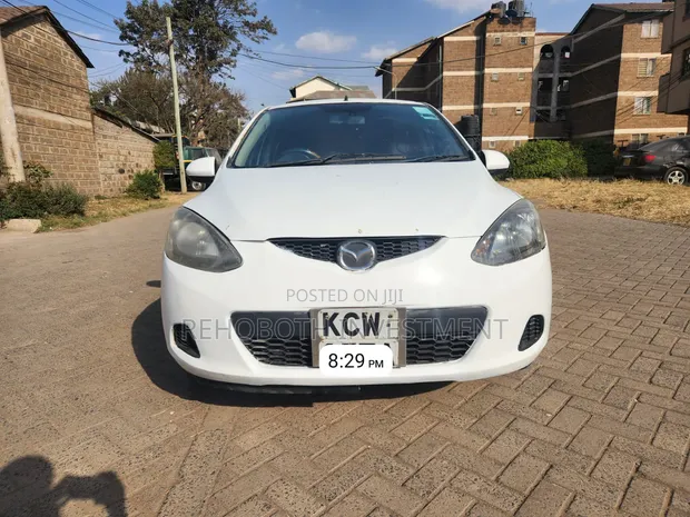 Mazda Demio 2013 White - 1