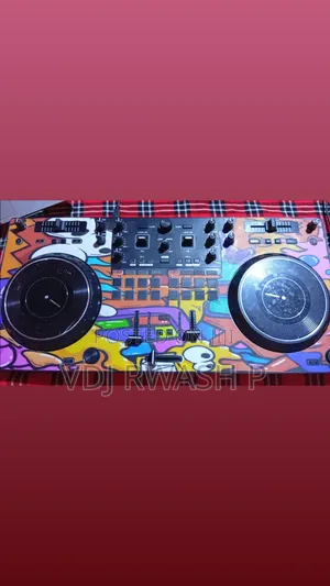 Pioneer DDJ-Rev1 DJ Controller