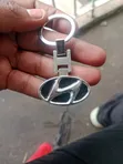 Hyundai Keychain ya Fedha na Kuingiza Nyeusi - 1