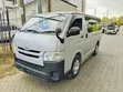 Toyota HiAce 2019 Nyeupe - 2