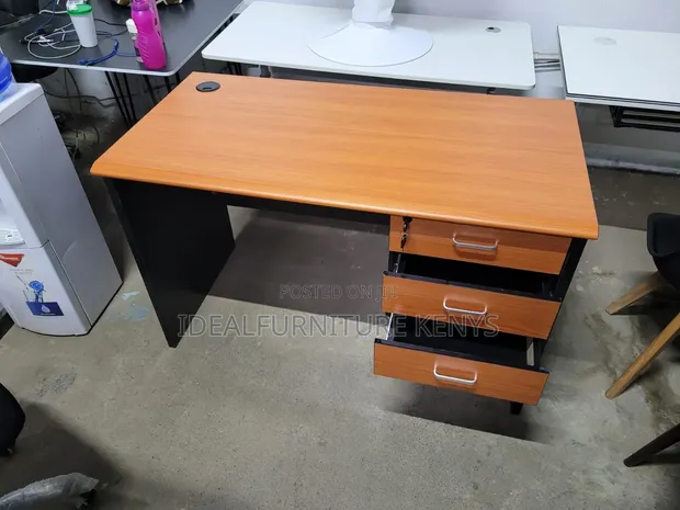 1.4m Executive Office Table - Modern Design - 1