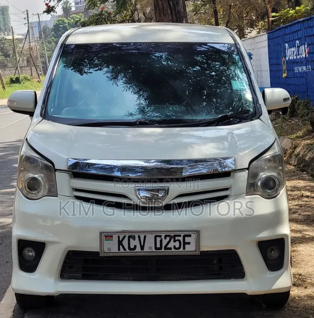 Toyota Noah 2.0 158hp FWD (8 Seater) 2012 Pearl - 1