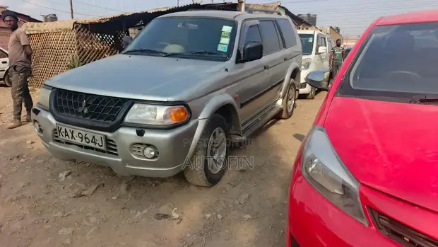 Mitsubishi Shogun 2001 Beige - 1