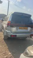 Mitsubishi Shogun 2001 Beige - 2