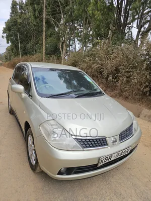 Nissan Tiida 2005 Gold